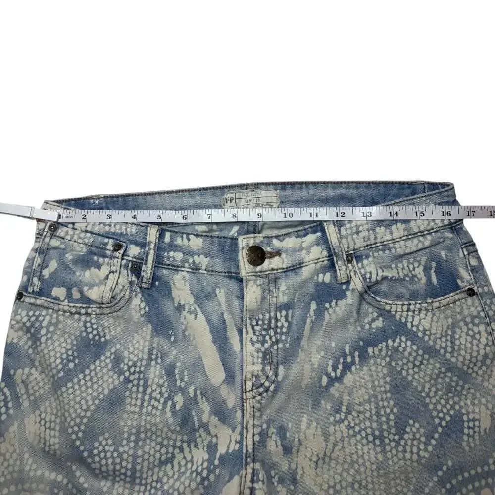 Free People Bali Discharge Pattern Flare Jeans Size 30 - Picture 4 of 7